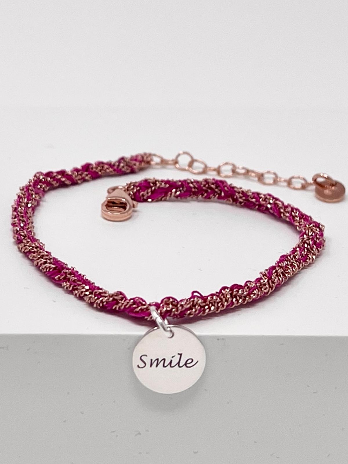 Handgefertigtes Armband aus pinker Seide und rosévergoldetem Silber mit Smile-Anhänger
