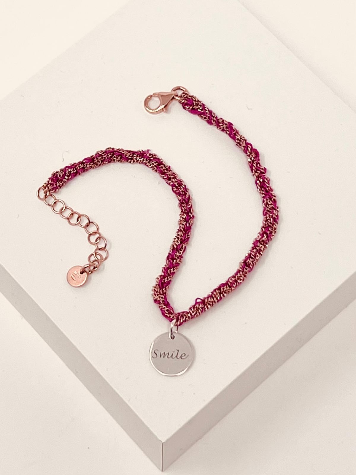 Handgefertigtes Armband aus pinker Seide und rosévergoldetem Silber mit Smile-Anhänger
