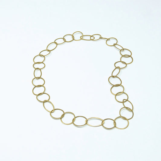 Ösen-Kette kurz - rund-ovale Ösen - 1mm Durchmesser vorm Schmieden - 750 Gelbgold  handgeschmiedet. Unikat.