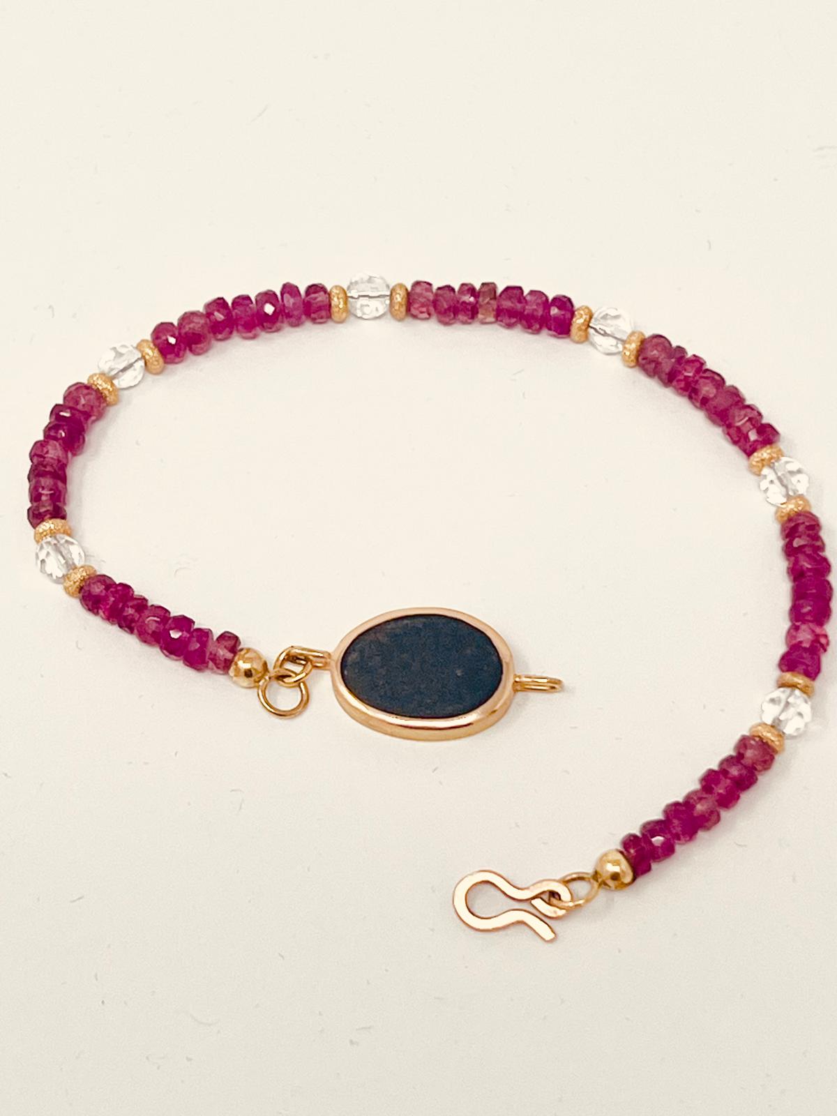„Rheinkiesel einmal anders!“ - Rosa Turmalin-Armband mit Rheinkiesel - Bergkristall - 750 Gelbgold - Unikat